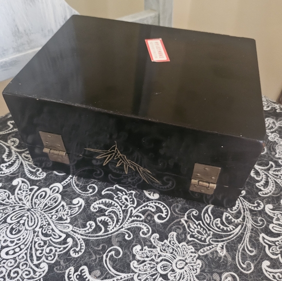 Older Vtg Chinese Lacquer Jewelry Box Hand Painted Carved Mother of Pearl Jade - Picture 12 of 15